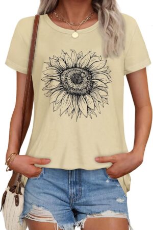 Women's Crewneck Moon and Star Graphic Short Sleeve Basic Tee